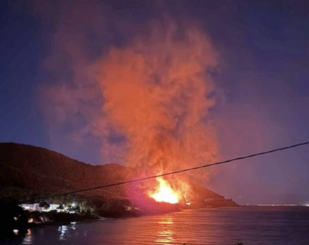ανεξέλεγκτες-καίνε-φωτιές-στη-θάσο-κα-1346867
